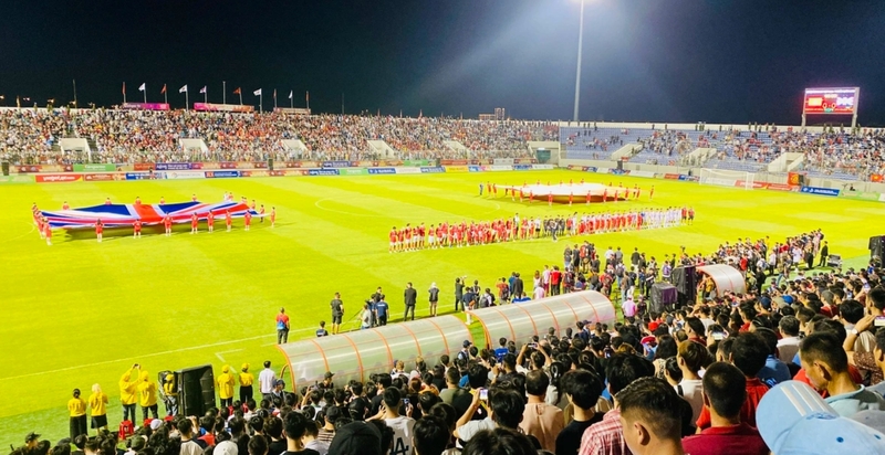 Sân nhà là nơi người hâm mộ Đà Nẵng thể hiện niềm tự hào và sự gắn bó với đội bóng sông Hàn.