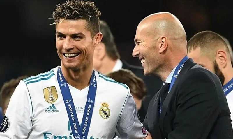 Zidane không quá ồn ào về chiến thuật, nhưng rất mạnh ở khả năng tạo niềm tin, kiểm soát áp lực và tối ưu đội hình giàu ngôi sao.