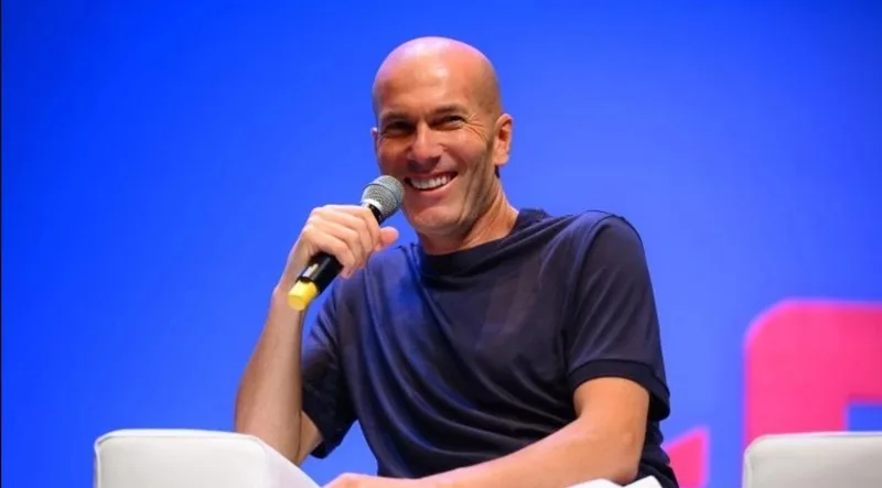 Hiện tại, Zidane chưa dẫn dắt đội bóng nào sau khi rời Real Madrid năm 2021, dù tên ông vẫn thường xuyên được liên hệ với nhiều đội bóng lớn.