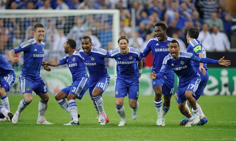 Didier Drogba gỡ hòa phút chót, mở ra câu chuyện thần thoại của Chelsea tại Allianz Arena năm 2012.
