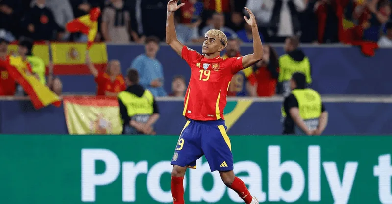 Đội tuyển Tây Ban Nha luôn trung thành với lối chơi kiểm soát bóng áp đặt mang thương hiệu Tiki-Taka.