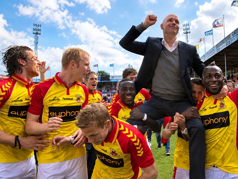 Những cột mốc đầu tiên trong sự nghiệp huấn luyện Erik Ten Hag