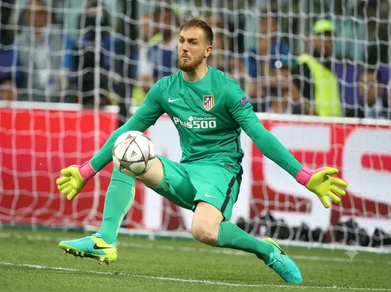 Jan Oblak trở thành chốt chặn quan trọng của Atlético Madrid qua nhiều mùa.